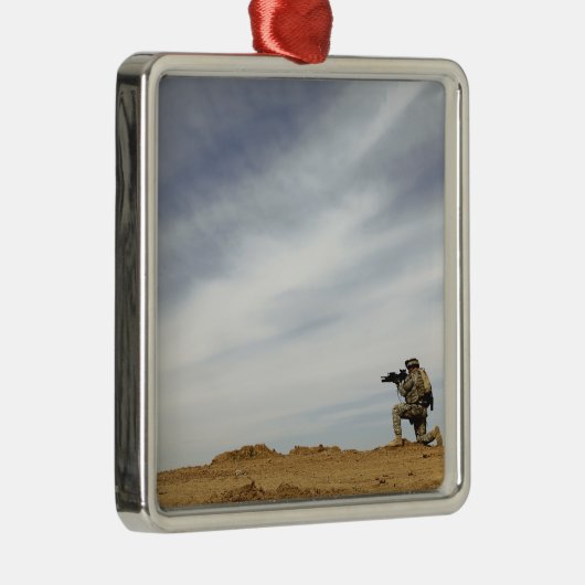 Sergeant bietet Sicherheit Silbernes Ornament (Rechts)