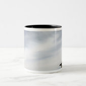 Sergeant bietet Sicherheit Zweifarbige Tasse (Mittel)