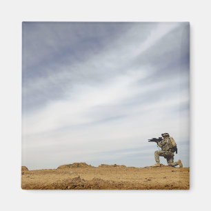 Sergeant stellt Sicherheit zur Verfügung Magnet