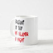 Sergeant Zombie Joke Kaffeetasse (Vorderseite Links)