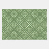 Seriöses Blumenmuster auf grünem Hintergrund Geschenkpapier Set (Vorderseite 3)