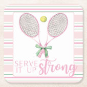 "Serve It Up Strong" Pink Tennis Racket  Rechteckiger Pappuntersetzer (Vorderseite)