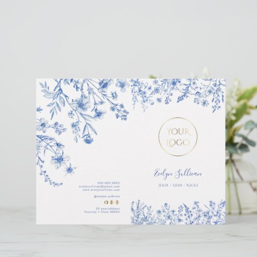 Service-Menü-Broschüre "Blaue Wildblumen" (Stehend Vorderseite)