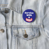 Service mit einem Lächelroten und blauen Abzeichen Button (Beispiel)