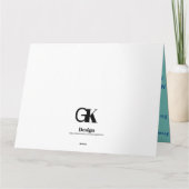 Servicefrau faltet Grußkarte Karte (Rückseite)