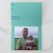 Servicefrau faltet Grußkarte Karte (Innenseite)