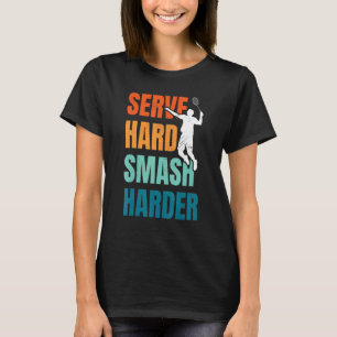 Servieren Sie Hard Smash Harder Badminton Player S T-Shirt