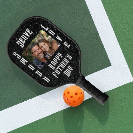 Servieren und Schmunzen mit Liebe Pickleball Schläger