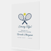 Serving (Alter) Tennis Geburtstagsfeier Willkommen Acrylschild (Winkel)