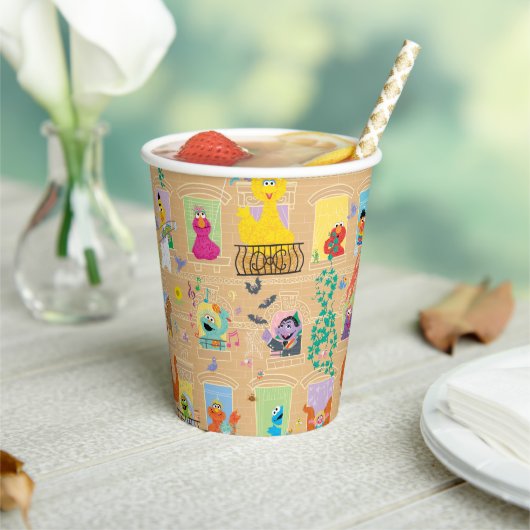 Sesame Street Apartment Windows Pattern Pappbecher (In Situ)