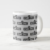 Sesamstraße | B&W-Logo Jumbo-Tasse (Vorderseite Rechts)