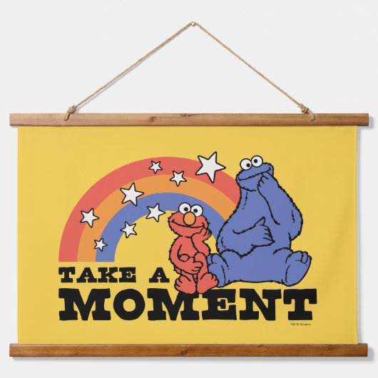 Sesamstraße | Elmo & Cookie Nehmen Sie einen Momen Wandteppich Mit Holzrahmen (Vorne)