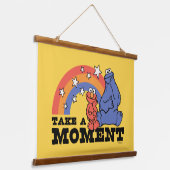 Sesamstraße | Elmo & Cookie Nehmen Sie einen Momen Wandteppich Mit Holzrahmen (Gewinkelt)