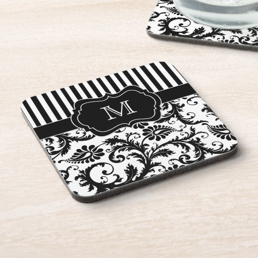 Set aus schwarzem und weißgestrichenem Damaskus-Un Getränkeuntersetzer (Linke Seite)