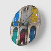 Set der farbenfrohen Haustüren in Malta Runde Wanduhr (Winkel)