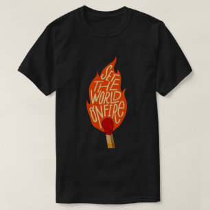 Set der Welt auf dem T - Shirt des Feuers
