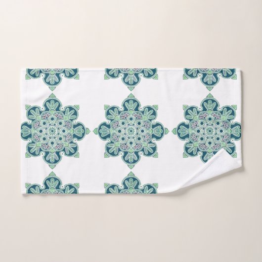 Set im Badezimmer, grüne Medaillons auf Weiß (Handtuch)