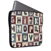 Set von Buchstaben im Patchwork-Stil. Mai b Laptopschutzhülle (Vorne Rechts)