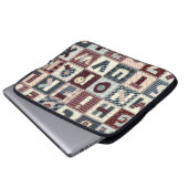 Set von Buchstaben im Patchwork-Stil. Mai b Laptopschutzhülle (Vorne Knopf)