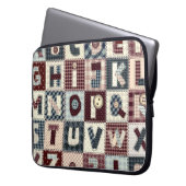 Set von Buchstaben im Patchwork-Stil. Mai b Laptopschutzhülle (Vorderseite Links)