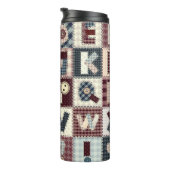 Set von Buchstaben im Patchwork-Stil. Mai b Thermosbecher (Nach rechts gedreht)