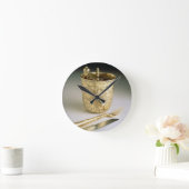 Set von Messer, Gabel, Löffel und Becherglas, Runde Wanduhr (Zuhause)