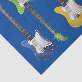 Set von zwei elektrischen Gitarren auf blauem Gewe Seidenpapier (Ausschnitt)