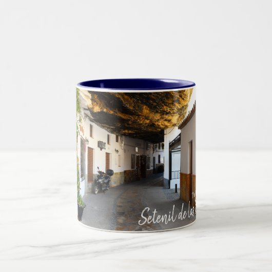 Setenil de las Bodegas - Das echte Spanien Zweifarbige Tasse (Mittel)