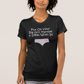 Setzen Sie an Ihren großen Mädchen-Schlüpfer und T-Shirt