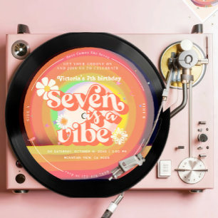 Seve ist ein Vibe Groovy Retro Vinyl Rainbow Daisy Einladung