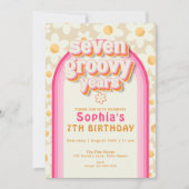 Seven Groovy Years Daisy Rainbow Birthday Invitati Einladung (Vorderseite)