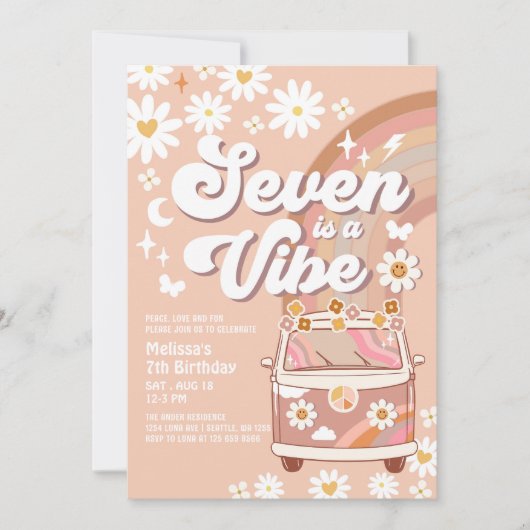 Seven ist ein Vibe Daisy Beige Cream Rainbow Birth Einladung (Vorderseite)