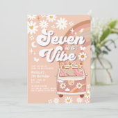 Seven ist ein Vibe Daisy Beige Cream Rainbow Birth Einladung (Stehend Vorderseite)