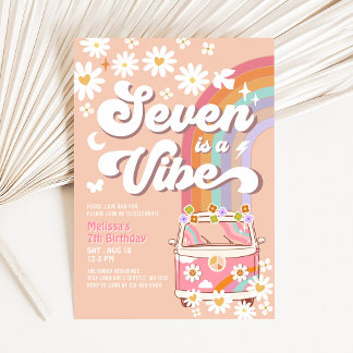 Seven ist ein Vibe Pink Daisy Groovy 7. Geburtstag Einladung