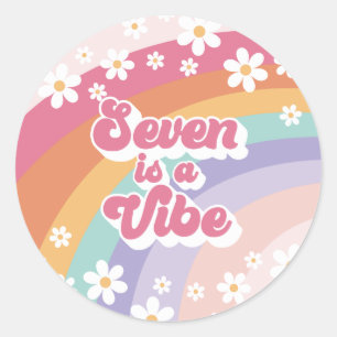 Seven ist ein Vibe Retro Rainbow 7. Geburtstag Runder Aufkleber