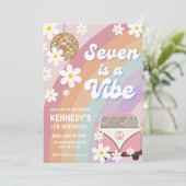 Seven ist eine lebhafte Einladung zum 7. Geburtsta (Stehend Vorderseite)
