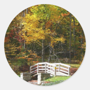 Seven Springs Fall Bridge I Herbst Landschaft Runder Aufkleber