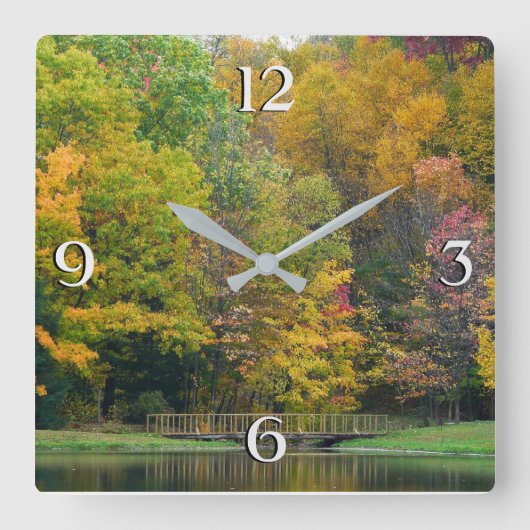 Seven Springs Fall Bridge II Herbstlandschaft Quadratische Wanduhr (Vorderseite)