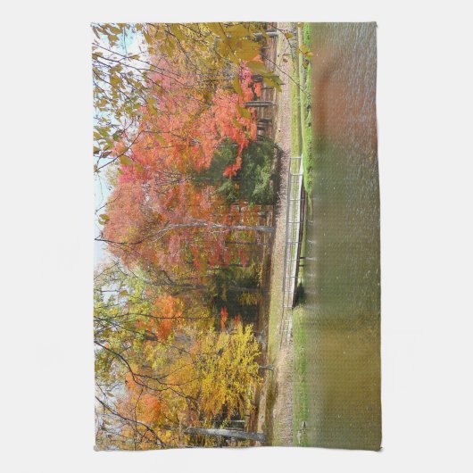 Seven Springs Fall Bridge III Herbstlandschaft Geschirrtuch (Vertikal)