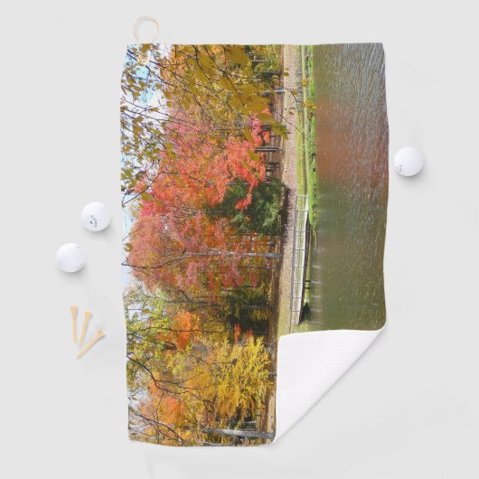 Seven Springs Fall Bridge III Herbstlandschaft Golfhandtuch (Insitu)
