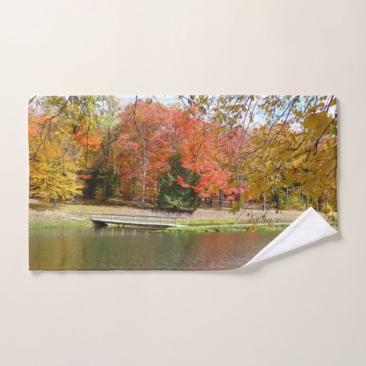Seven Springs Fall Bridge III Herbstlandschaft Handtuch (Handtuch)