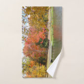 Seven Springs Fall Bridge III Herbstlandschaft Handtuch (Handtuch)