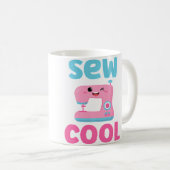 Sew Cool Cute Kawaii Sewing Machine Funny Pun Quil Kaffeetasse (VorderseiteRechts)