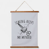 Sewciopath Sewing Keeps Me Mended Fun Wandteppich Mit Holzrahmen (Vorderseite 2)
