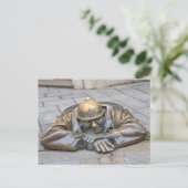 Sewer Worker Bronze Statue, Bratislava, Slowakei Postkarte (Stehend Vorderseite)