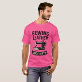 Sewing Leather Since Birth Funny Leatherworker T-Shirt (Vorne ganz)