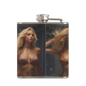 Sexy Blonde Frau in Bikini Flachmann (Rückseite)