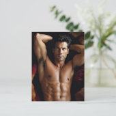 Sexy Brünett Man Postkarte (Stehend Vorderseite)