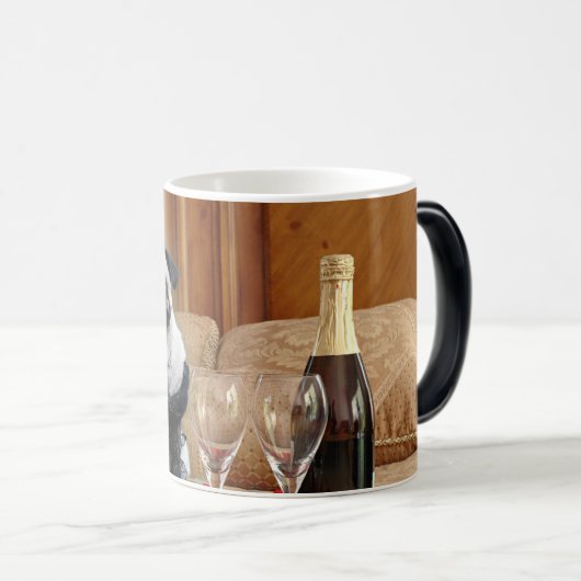 Sexy Mops in der Wäsche mit Geschenken und Wein Verwandlungstasse (VorderseiteRechts)