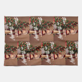 Sexy Santa Girl in der Nähe des Weihnachtsbaumes Geschirrtuch (Horizontal)